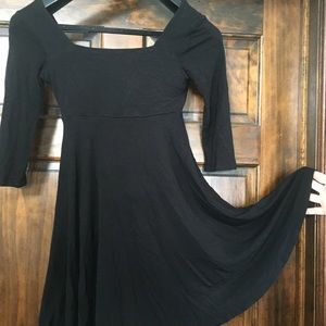 Black square-neck flowy dress